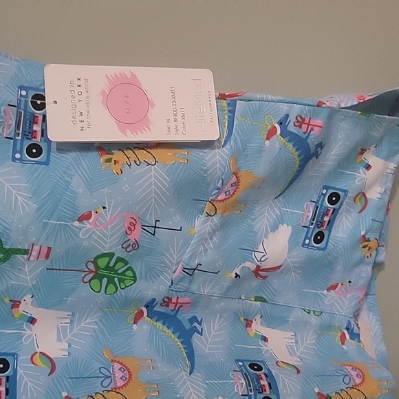 NWT Scrub Top Christmas Ladies XL *C14 - Picture 2 of 4